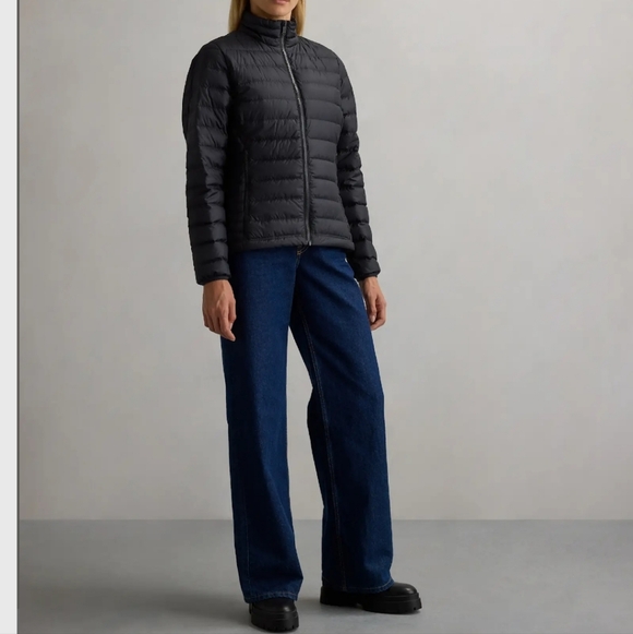 Quince Lightweight Down Packable Puffer Jacket - Picture 9 of 16